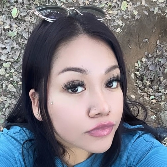 Meet your Posher, Nayely - Picture 2 of 2